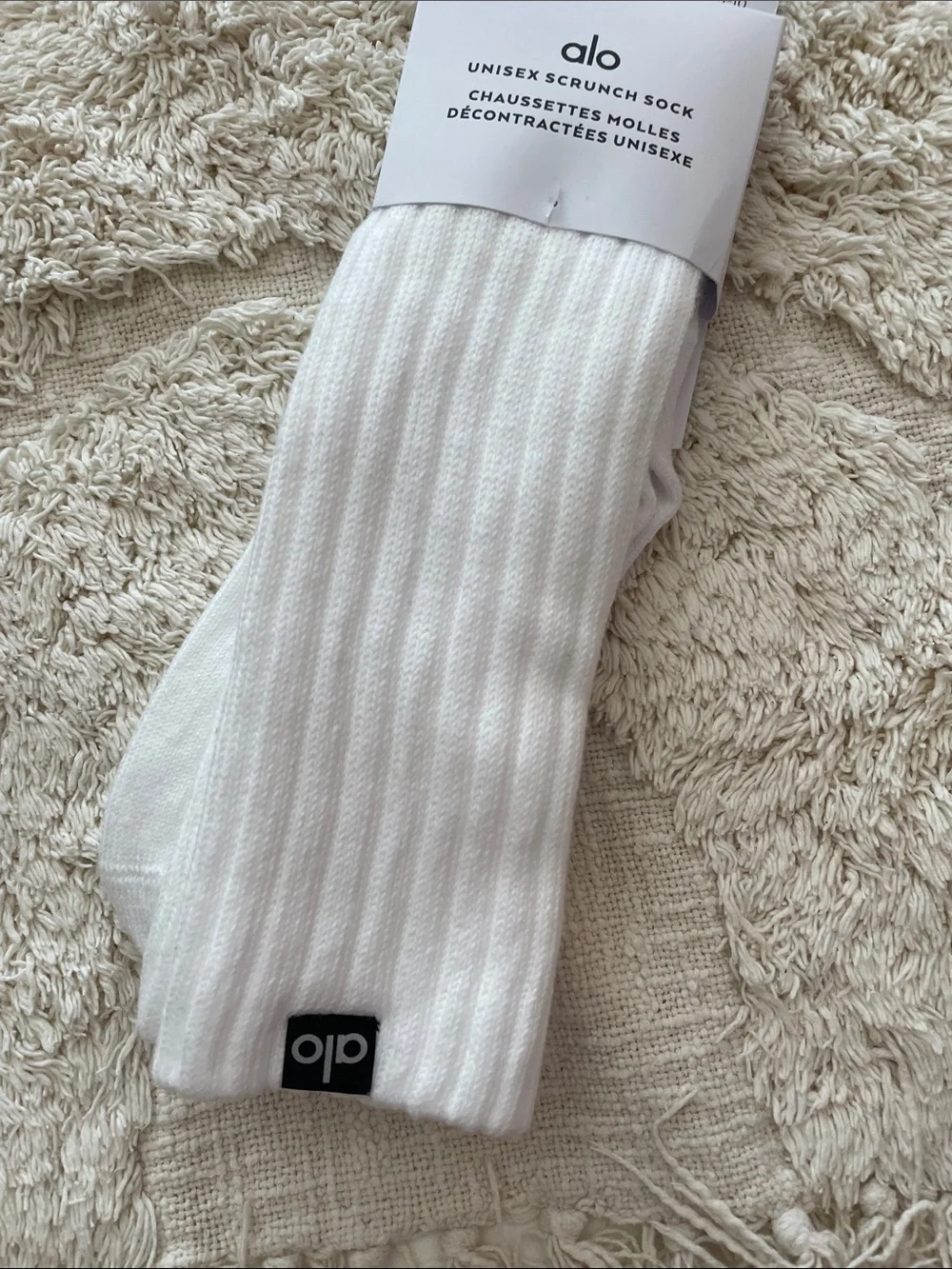 ALO Yoga White Ribbed Scrunch Socks unisex white women’s 8 - 11.5 NWT women’s